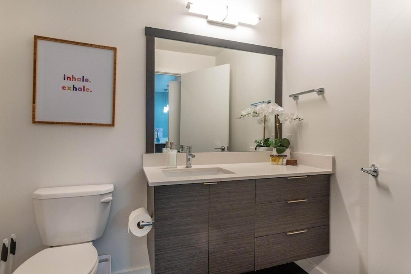 Self Check-In-Washer-Dryer-4Ksmart Tv-King Bed-Gym Tacoma Exteriör bild