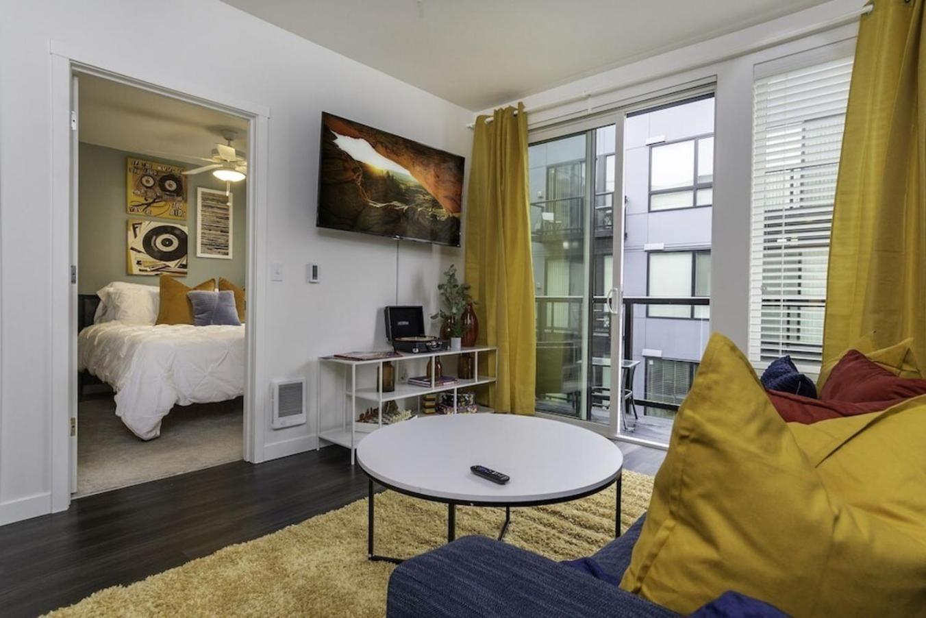 Self Check-In-Washer-Dryer-4Ksmart Tv-King Bed-Gym Tacoma Exteriör bild