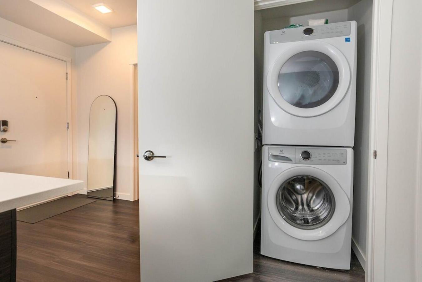 Self Check-In-Washer-Dryer-4Ksmart Tv-King Bed-Gym Tacoma Exteriör bild