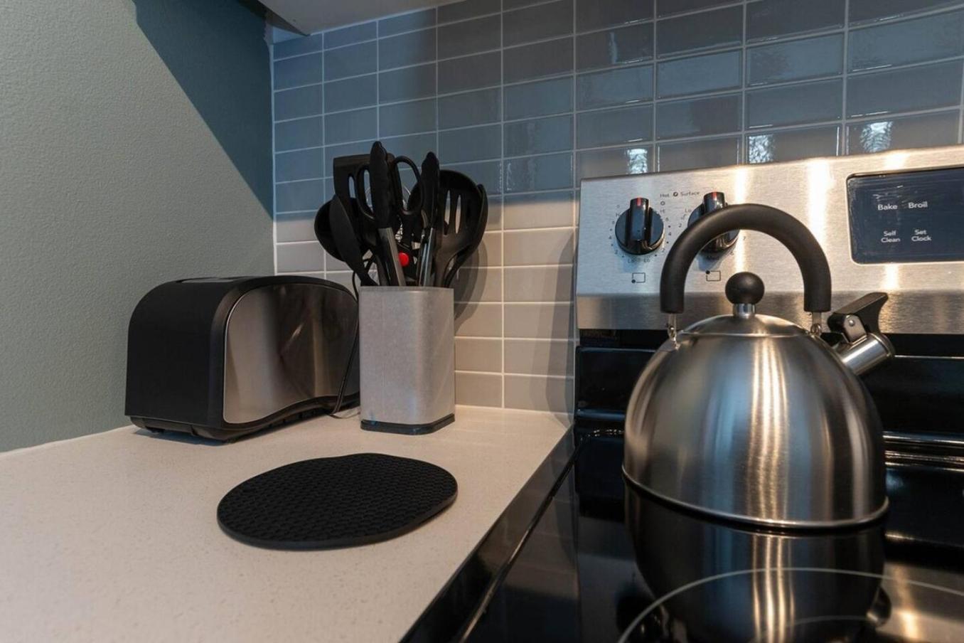Self Check-In-Washer-Dryer-4Ksmart Tv-King Bed-Gym Tacoma Exteriör bild